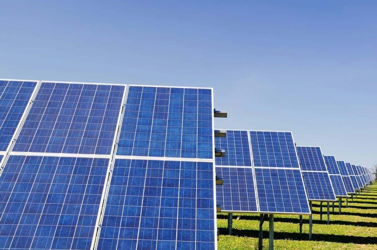 utilizzo di pannelli solari per una classificazione energetica ottimale nel 2025